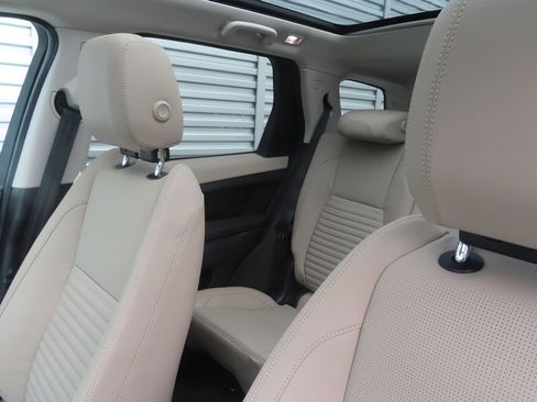 Used 2023 Land Rover Discovery Sport S image 17