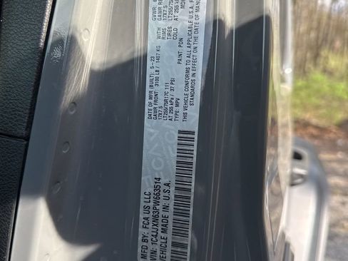 Used 2023 Jeep Wrangler Unlimited w/ Sun & Screen Package image 13