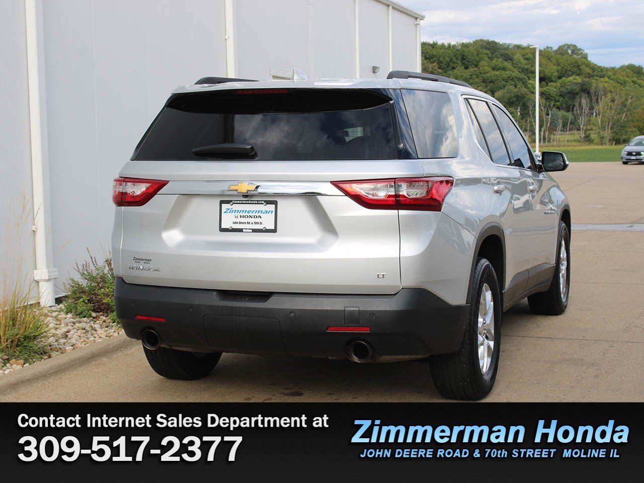 Used 2019 Chevrolet Traverse LT FWD image 2