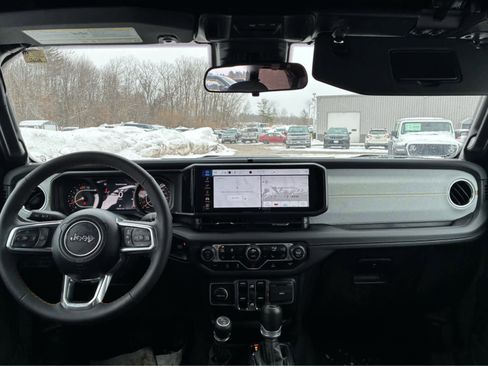 Used 2024 Jeep Wrangler Sahara image 13