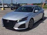 Used 2023 Nissan Altima 2.5 SL image 2