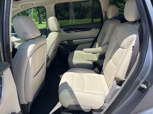 Used 2022 Cadillac XT6 Premium Luxury w/ Technology Package FWD image 38