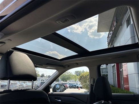 Certified 2022 Nissan Rogue SV w/ SV Premium Package image 24