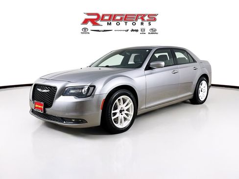 Used 2016 Chrysler 300 S AWD/4WD image 3