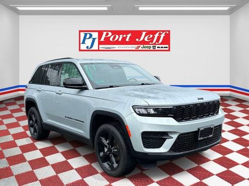 Certified 2023 Jeep Grand Cherokee Altitude AWD/4WD image 2