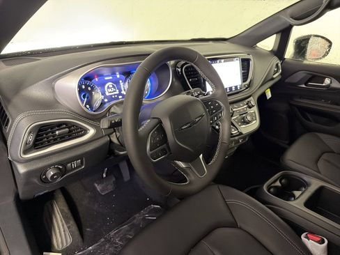New 2026 Chrysler Pacifica Select FWD image 12