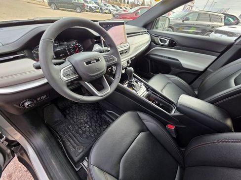 Used 2024 Jeep Compass Limited image 17