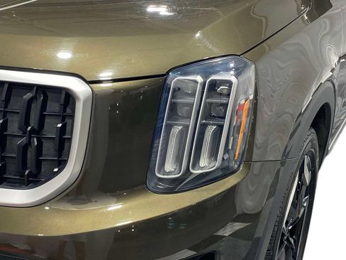 Used 2024 Kia Telluride EX w/ EX Captain's Chair Package AWD/4WD image 7