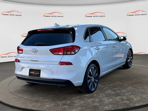 Used 2018 Hyundai Elantra GT FWD image 10