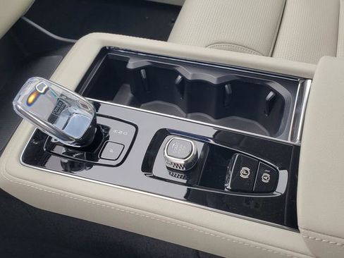 New 2026 Volvo XC90 T8 Ultra w/ Protection Package Premier AWD/4WD image 24