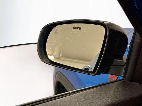 Used 2025 Jeep Compass Trailhawk AWD/4WD image 16