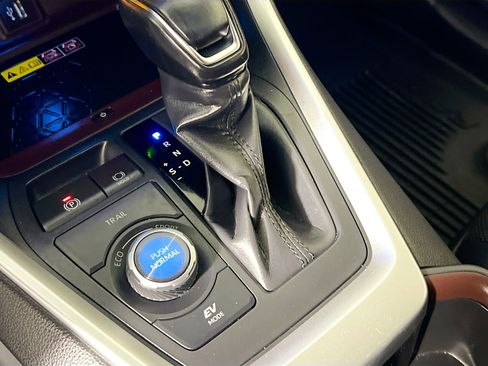 Used 2024 Toyota RAV4 Limited image 25