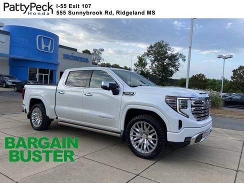 Used 2022 GMC Sierra 1500 Denali w/ Denali Reserve Package AWD/4WD image 1