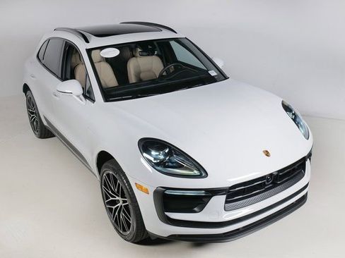 Certified 2026 Porsche Macan image 33