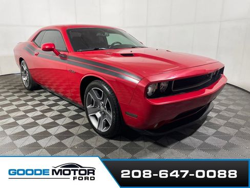 Used 2012 Dodge Challenger R/T RWD image 2