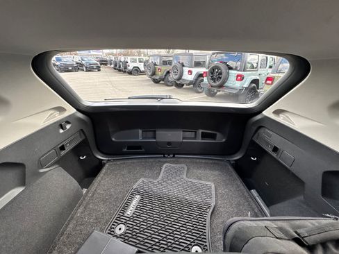 Used 2023 Volkswagen Tiguan SE AWD/4WD image 33