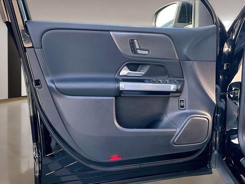 Used 2023 Mercedes-Benz EQB 300 300 image 18