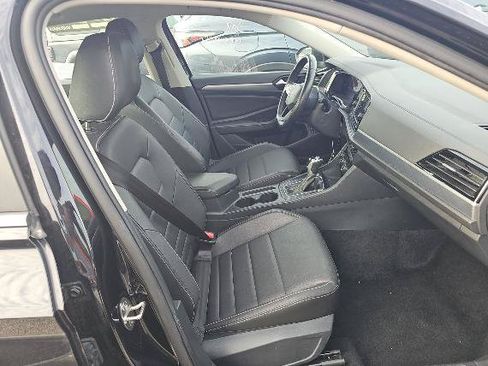 Used 2024 Volkswagen Jetta SE FWD image 6