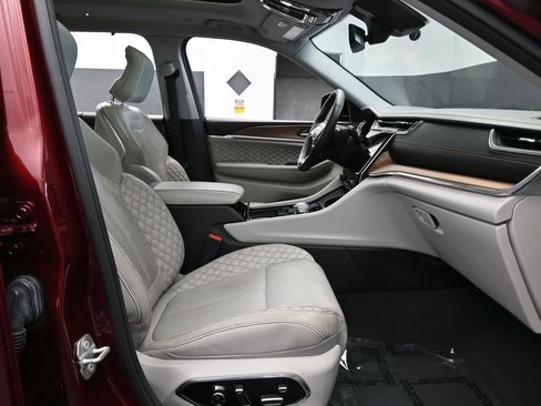 Used 2023 Jeep Grand Cherokee L Summit w/ Luxury Tech Group V image 54