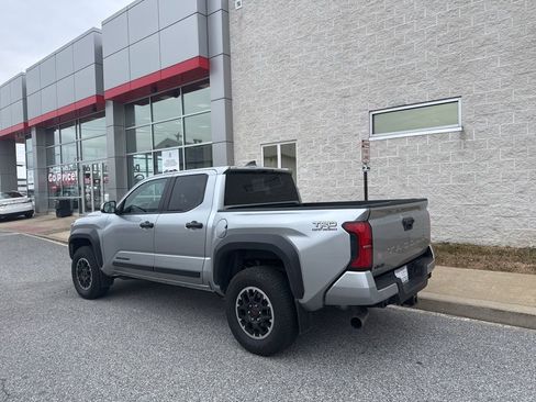 Used 2024 Toyota Tacoma TRD Off-Road image 5