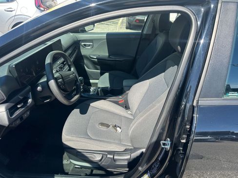 Used 2025 Kia K4 LXS image 24