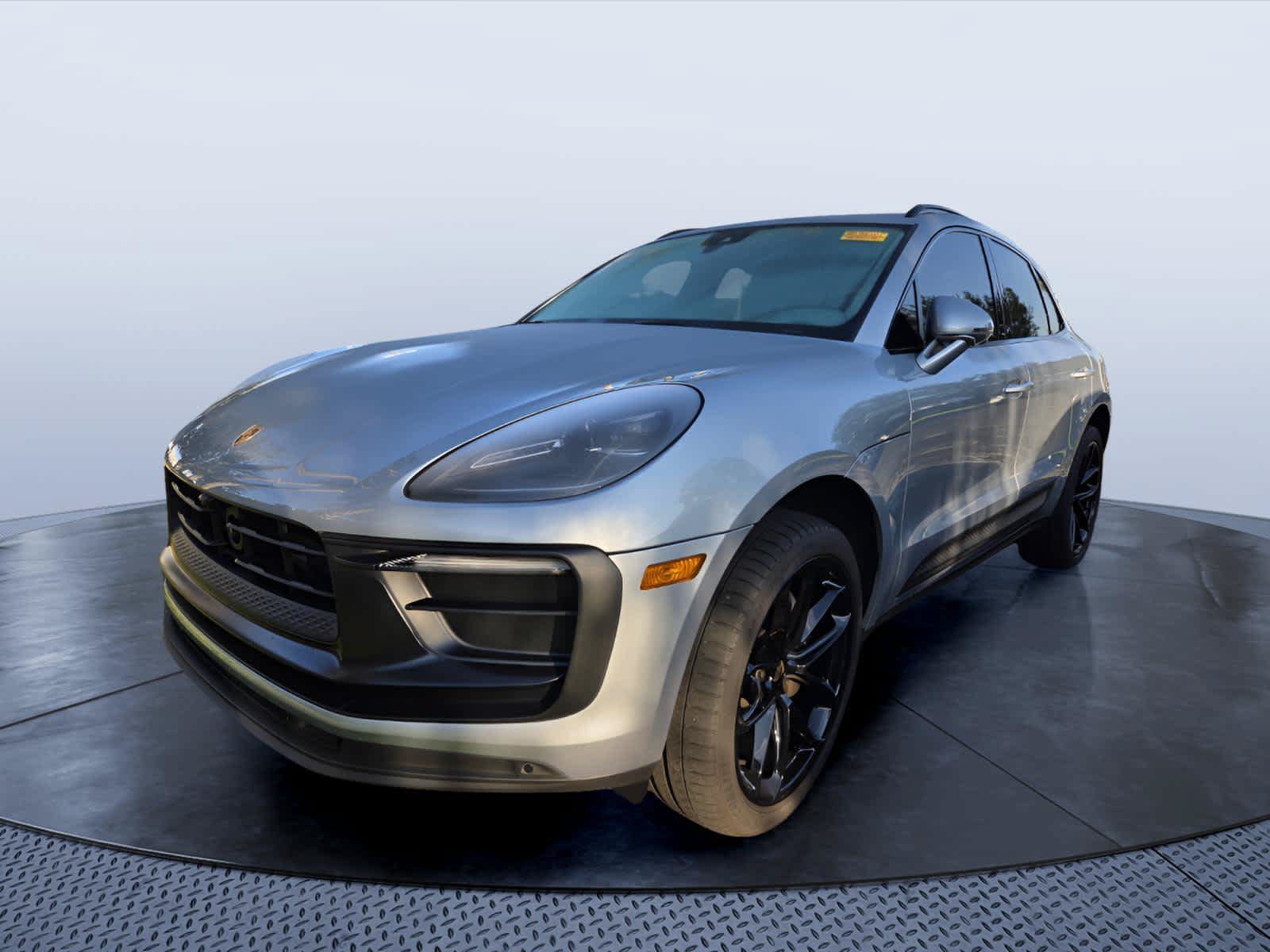 Used 2024 Porsche Macan AWD/4WD image 2