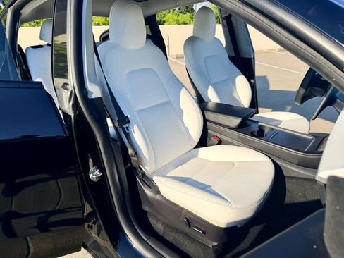 Used 2021 Tesla Model Y Long Range AWD/4WD image 16