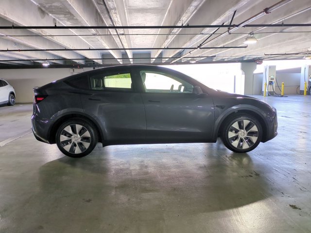 Used 2023 Tesla Model Y Long Range AWD/4WD image 4