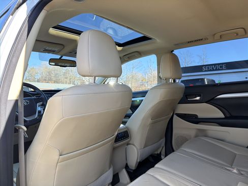 Used 2015 Toyota Highlander XLE image 29