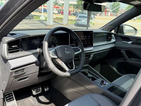 New 2026 Volkswagen Tiguan SE R-Line FWD image 9