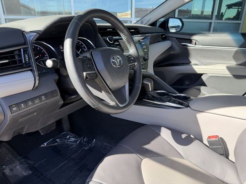 Used 2020 Toyota Camry XLE image 30