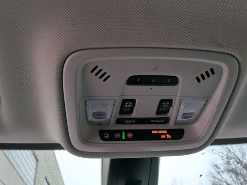 Used 2020 Chevrolet Traverse LT w/ LT Premium Package image 21