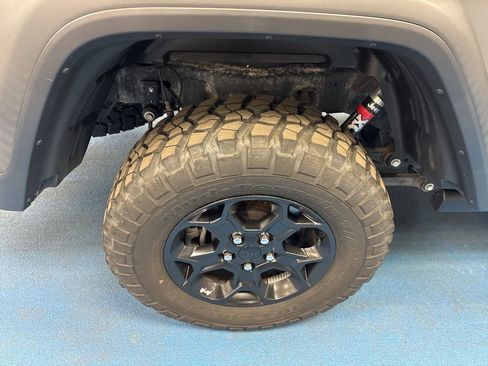 Used 2020 Jeep Gladiator Rubicon AWD/4WD image 5