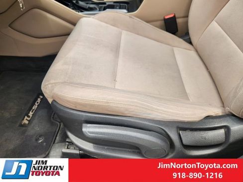 Used 2017 Hyundai Tucson SE FWD image 25