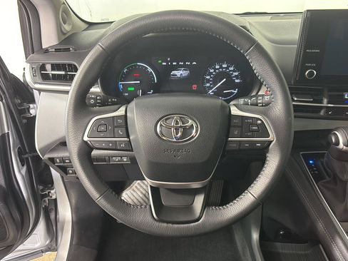 Used 2025 Toyota Sienna XLE w/ XLE Plus Package AWD/4WD image 29