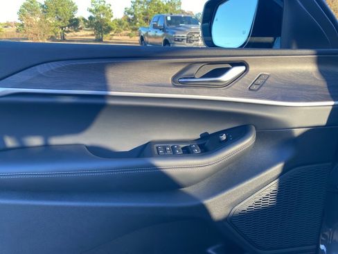 New 2025 Jeep Grand Cherokee L Limited w/ Luxury Tech Group II image 9