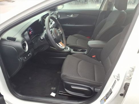 Used 2019 Kia Forte LXS image 9