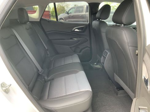 Used 2025 Chevrolet Trax LT w/ LT Convenience Package FWD image 46