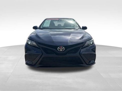 Used 2021 Toyota Camry SE FWD image 3