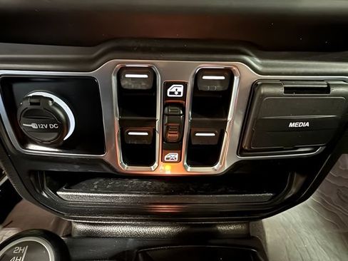 Used 2021 Jeep Wrangler Unlimited Sahara w/ Cold Weather Group AWD/4WD image 22