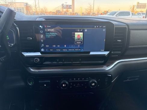 Used 2024 Chevrolet Silverado 2500 LT w/ Convenience Package image 10