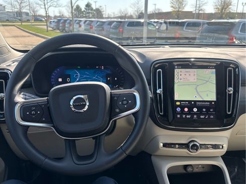 Used 2026 Volvo XC40 B5 Plus AWD/4WD image 13