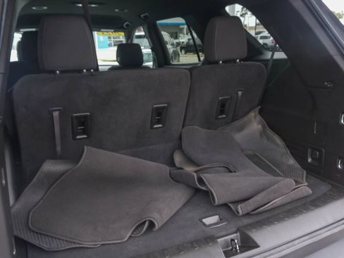 Used 2023 Chevrolet Traverse LT FWD image 25
