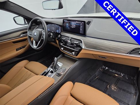 Certified 2023 BMW 530e w/ Premium Package image 16