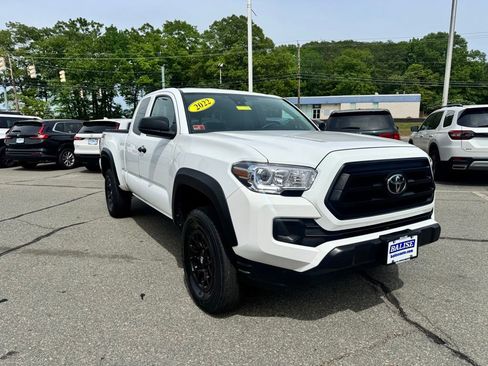 Used 2022 Toyota Tacoma SR w/ SX Package AWD/4WD image 8