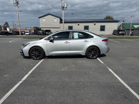 Used 2025 Toyota Corolla SE FWD image 2