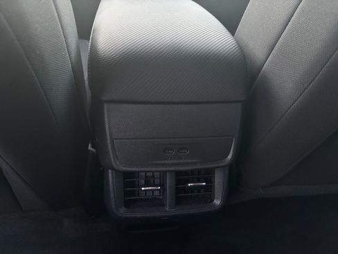 Used 2025 Chevrolet Equinox LT image 23