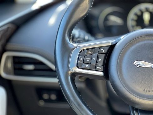 Used 2017 Jaguar F-PACE R-Sport image 35