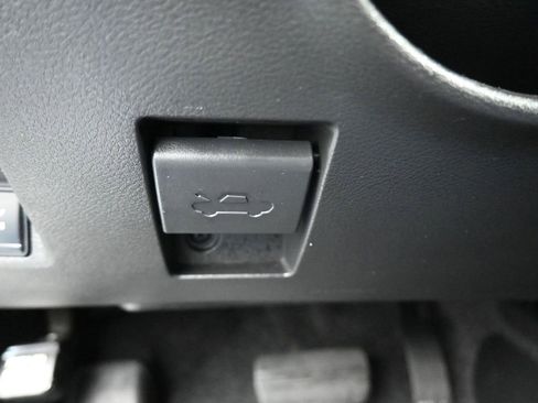 Used 2024 Nissan Frontier PRO-4X w/ Technology Package image 29