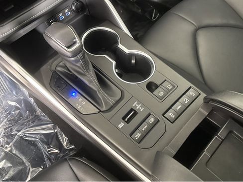 Used 2022 Toyota Highlander XLE image 33